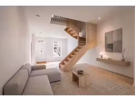 duplex de caractère entièrement rénové au cœur de watermael-
