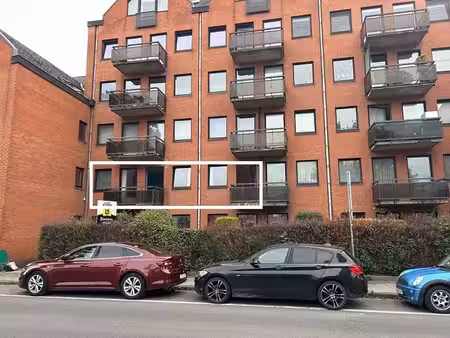 appartement une chambre à rénover avec beau potentiel