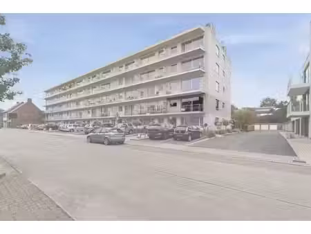 volledig gerenoveerd appartement met 2 terrassen en garag...