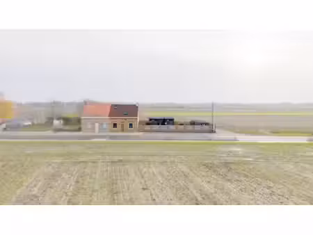 maison semi-ouverte rénovée avec dépendance à langemark