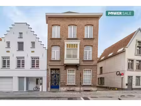 manoir authentique avec cabinet médical à malines