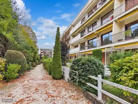 superbe appartement de standing de 132m2  balcon  garage et