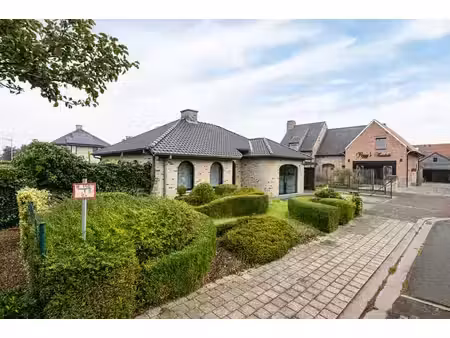 ruime en moderne woning te koop in een rustige woonwijk n...