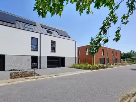 energiezuinige halfopen woning met garage en 3 tot 5 slpks