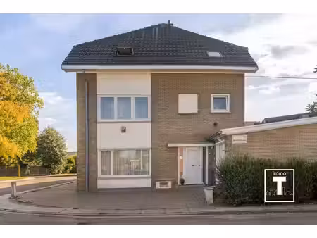 instapklare  energiezuinige halfopen bebouwing met 5 slaa...