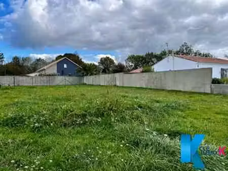 vente terrain à grosbreuil (85440) : à vendre / 450m² grosbreuil