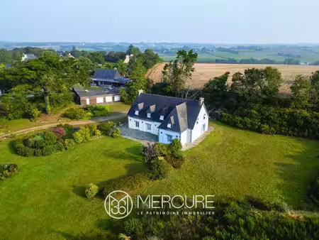 finistère sud – vaste demeure familiale à deux pas du littoral breton
