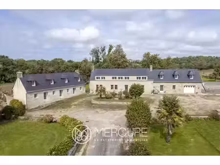 pres de quimper- ancienne ferme de trois longeres et hangars sur 1 4 ha