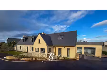 a vendre belle propriété avec vue mer et psicine finistère