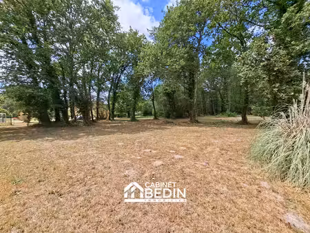 terrain 2400 m²