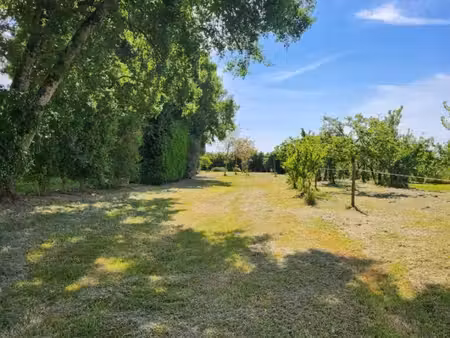 terrain constructible de 1 460 m² avec vue sur la campagne – la brousse