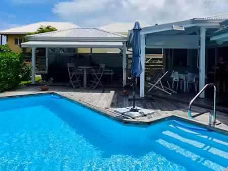 à vendre – le moule | maison moderne avec piscine et carbet – 470 000 €