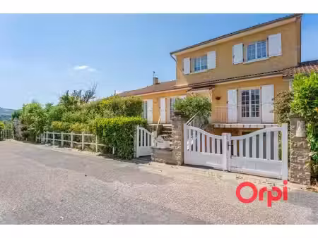 maison de 131 m² avec piscine   3 chambre + bureau et sous-sol complet