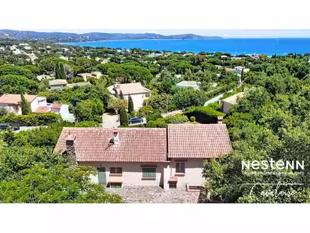 opportunité ! parc de cavalaire  villa d'environ 140 m² avec vue mer sur un terrain...