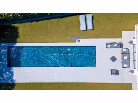 villa contemporaine valescure avec piscine garage et depandances