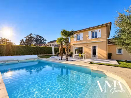 morancé une maison au calme avec piscine et vue dégagée