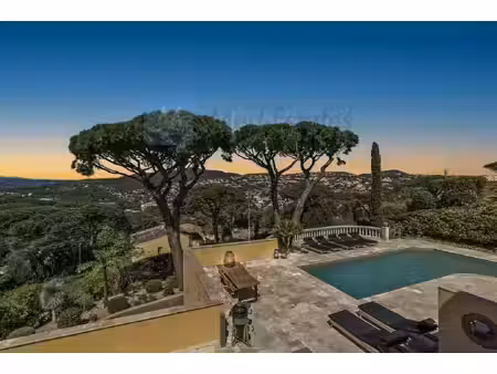 villa familiale de luxe avec 5 chambres (possibilité de 7 chambres)  grande piscine et...