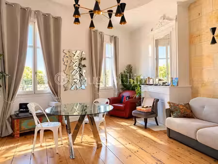 libourne - appartement t2 de 80m2 alliant elegance contemporaine et charme de l'ancien