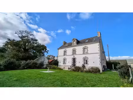 superbe maison bourgeoise en campagne  4 chambres et jardin clos.