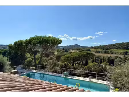 grimaud  villa avec piscine et studio  vue sur le château de g