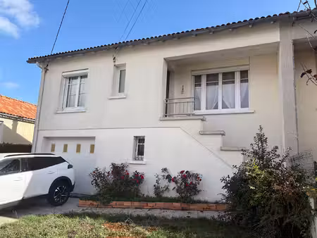 maison à louer à bressuire de 5 pièces sur un terrain de 515m² avec dépendance.