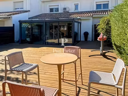 elegante maison familiale avec une verrière   un jardin ensoleillée sans vis à vis et...