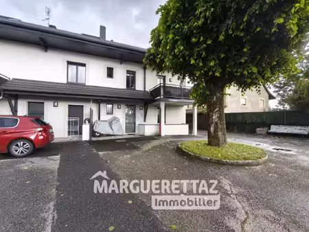 t3 au rez-de-chaussée + garage et place + cave