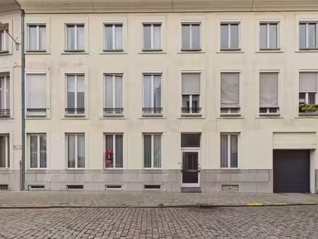appartement au rez-de-chaussée 3 chambres avec garage!