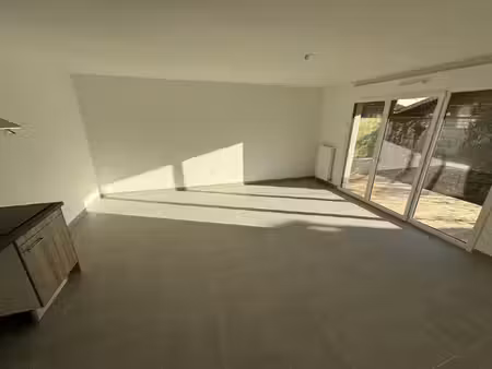à louer superbe t3 en rez-de-jardin avec terrasse et jardi