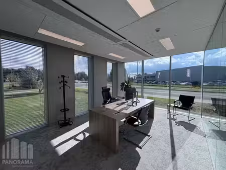 moderne kantoorruimte op absolute toplocatie vlak aan de e17