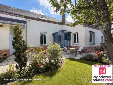 exclusivité - maison de ville dans l'hyper centre de chateauneuf sur loire avec garage et.