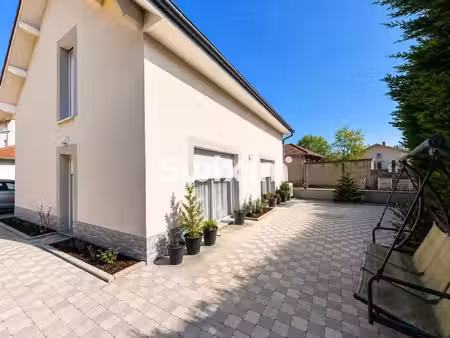 maison récente coeur de village emplacement de choix et discret