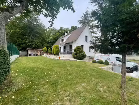 à saisir  superbe villa de cinq chambres sur sous-sol total en plein quartier historique  