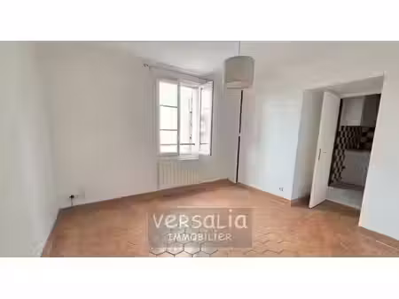 location appartement 1 pièce 23.17 m² à versailles (78000)  826 €