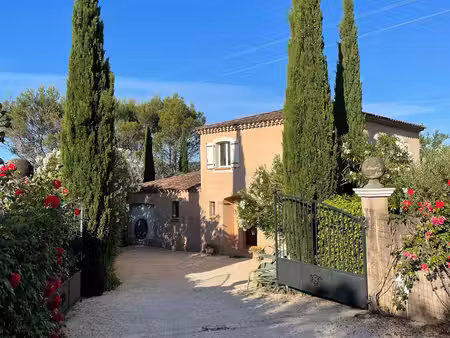 maison familiale avec piscine  jardin arboré et terrain de p