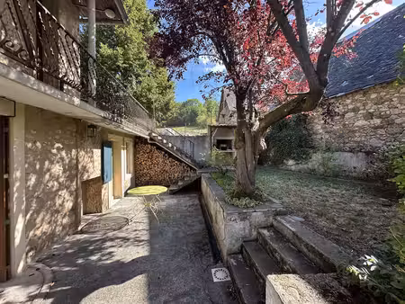 vallée de bethmale maison de village de 130 m2  terrasses 