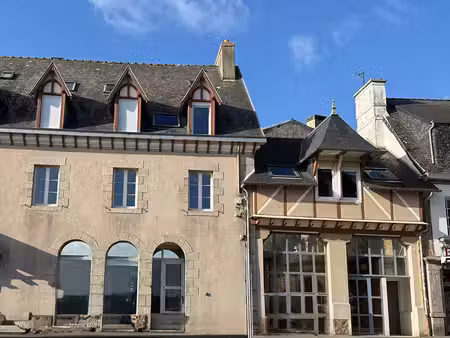 a vendre. local commercial et appartement. carantec