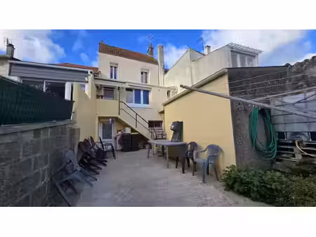 réf 4028 maison de ville entretenue avec jardin secteur ecole des carrières