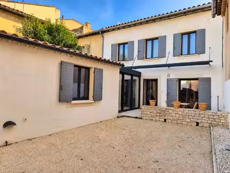 maison entièrement rénovée – confort du plain-pied et extérieur sans entretien