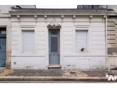 belle échoppe double en pierre de plain-pied d'environ 71 m² habitables à rénover