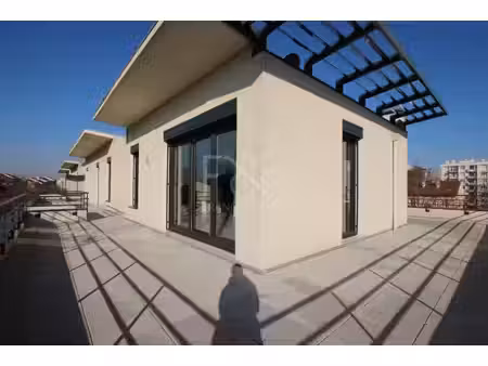 appartement t5 de 116.25m² avec terrasse de 140m² - avenue des frères lumières 6
