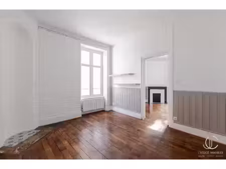 nancy sacré-coeur - t2 rénové  38 m² de charme  parquet et cheminée
