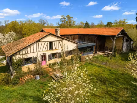 ferme gasconne rénovée avec gîte indépendant dans un environnement boisé