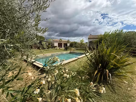 pouzolles villa avec piscine  studio indépendant et hangar
