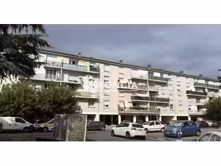 trois pièces bis avec balcon  vendu occupé  dans une résidence bien placée : un investisse