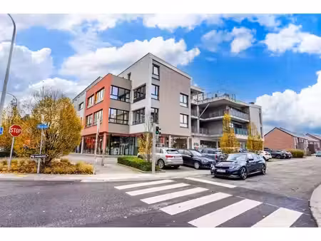 ch. de marche 496 : bureaux totalement aménagés + 4 parkings