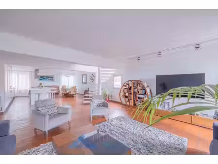 duplex de luxe à vendre dans le quartier granettes-jauberte-sainte anne