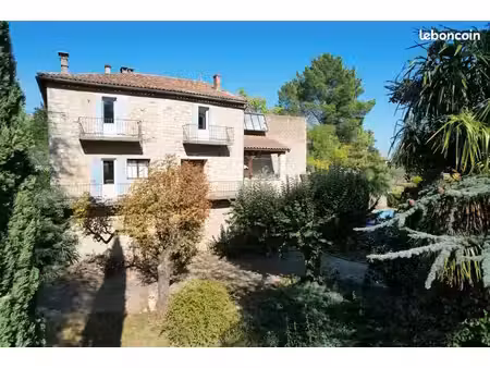 propriété 6 pièces 240 m²