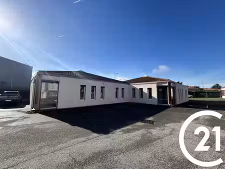 location local commercial