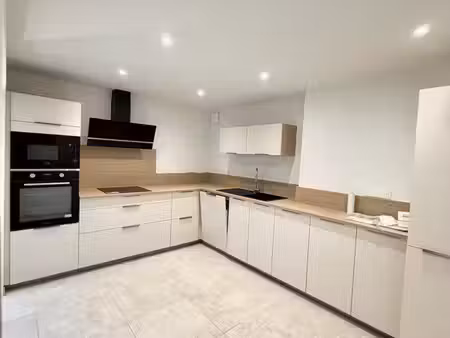 magnifique appartement avec 2 chambres  climatisation réversible et belle terrasse